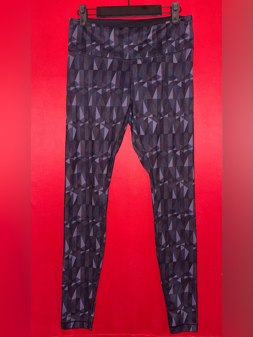 🍋#468-Lululemon Wunder Under in designer black/gray geometrical design. EC Sz.8